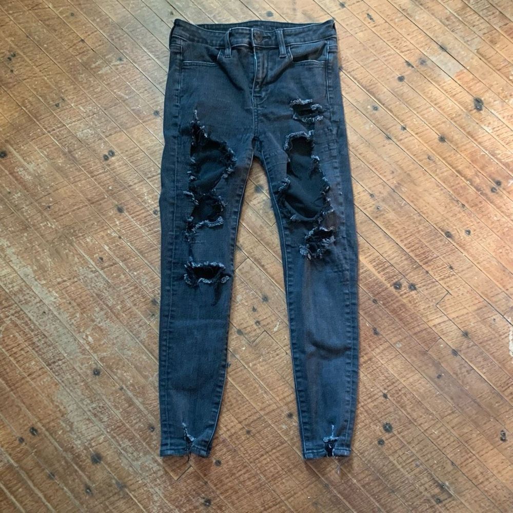 American Eagle black destroyed distressed 4 short normcore jeggings